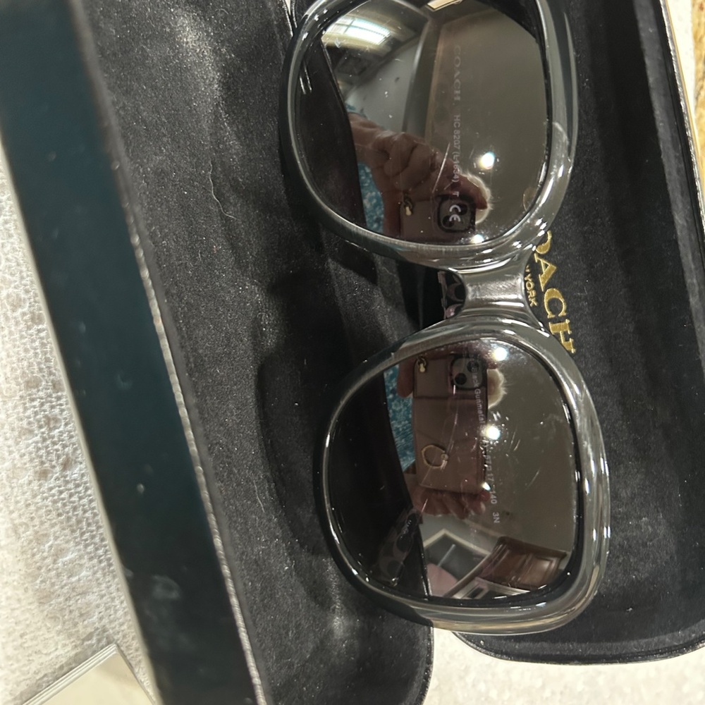 COACH CLASSIC BIG FRAME SUNGLASSES + CASE (MINT CONDITION)